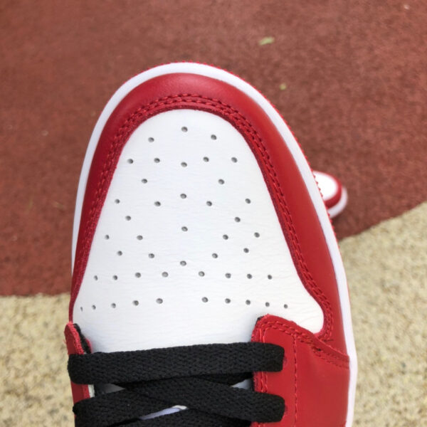 White And Red Chicago Air Jordan - Image 7