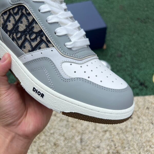 DIOR B27 Low-Top Sneakers Gray and White - Image 9