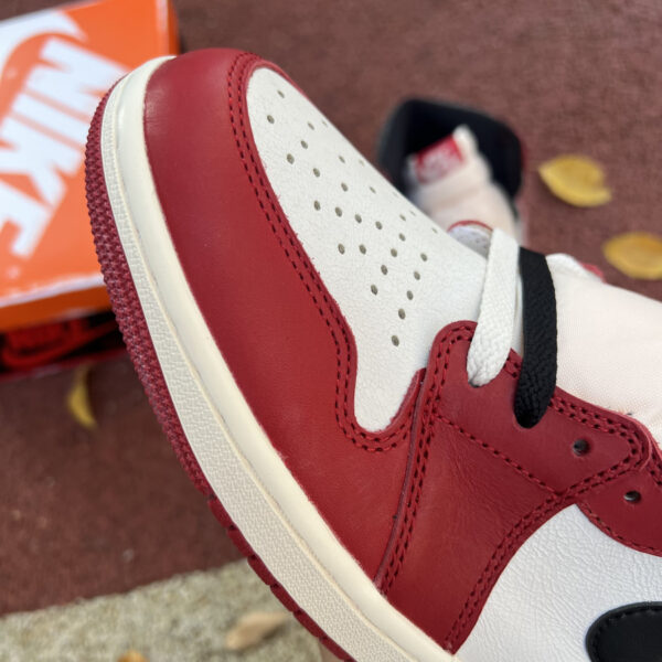White Red Chicago Air Jordan - Image 19