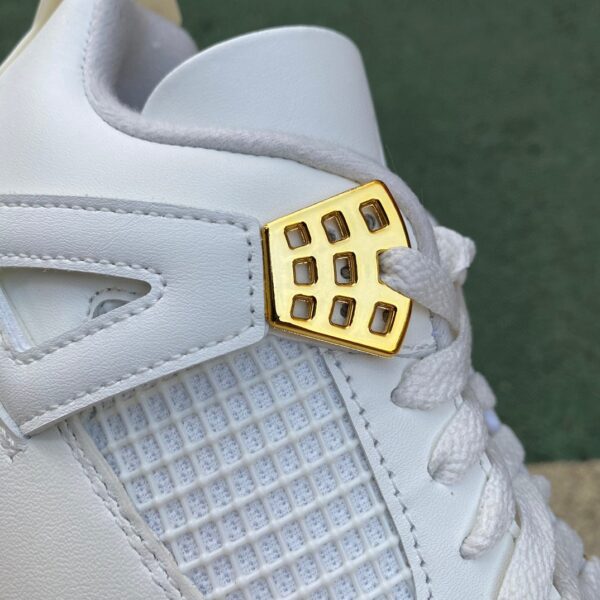 AJ4amm ore white brown A Ma Maniere x Jordan violet brown FZ4810-001 - Image 3