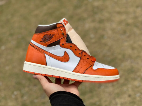 Small Buckle Hermès Orange Air Jordan - Image 8