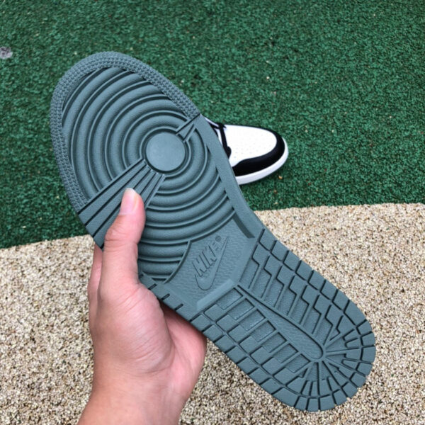 Six Crowns Green Air Jordan - Image 11