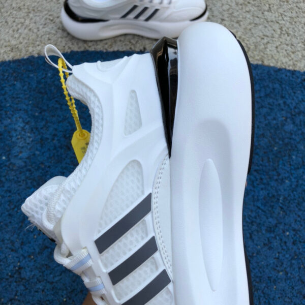 Gucci White And Black - Image 5