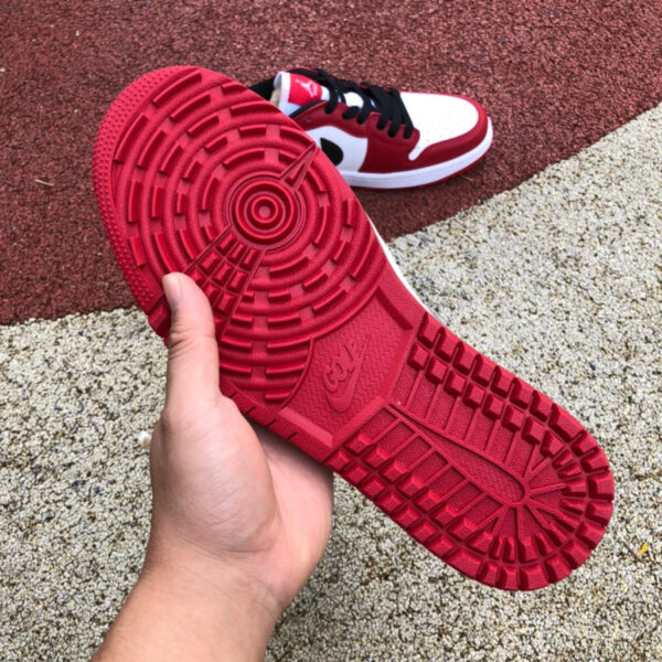 White And Red Chicago Air Jordan - Image 5