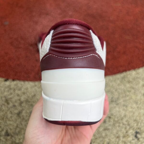 White And Red Air Jordan - Image 4