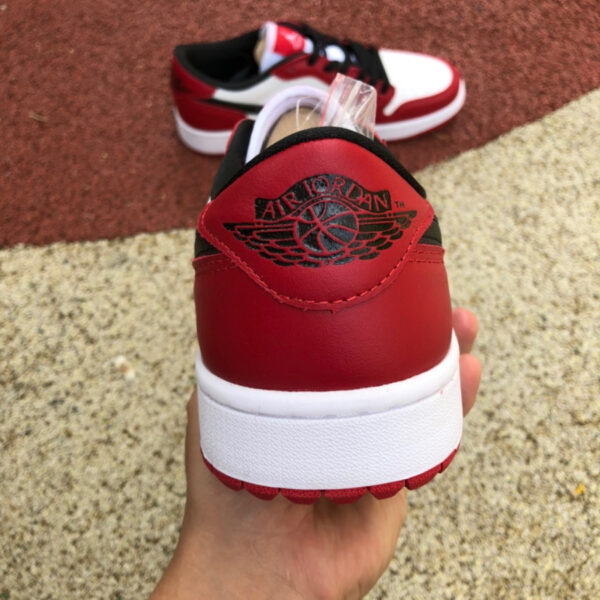 White And Red Chicago Air Jordan - Image 3