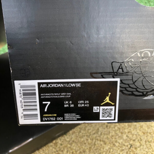 Black Aand Gray Air Jordan - Image 3