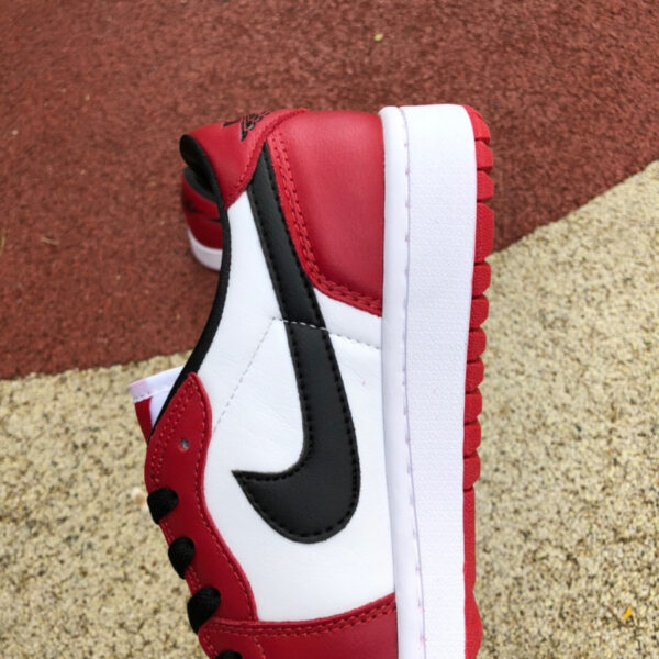 White And Red Chicago Air Jordan - Image 2