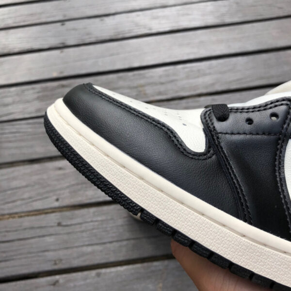 Mocha University Blue Air Jordan - Image 3
