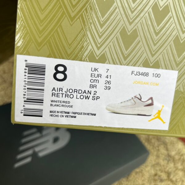 White And Red Air Jordan - Image 3