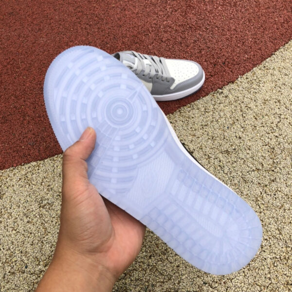 Wolf Gray Air Jordan - Image 4