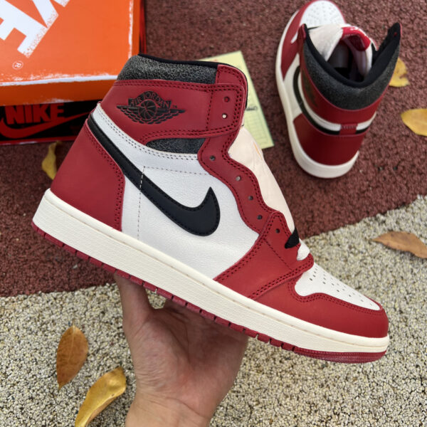 White Red Chicago Air Jordan - Image 5