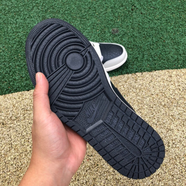 Black Aand Gray Air Jordan - Image 2