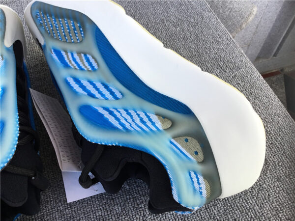 Yeezy Boost Arzareth Blue Aurora - Image 3