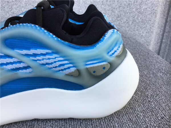 Yeezy Boost Arzareth Blue Aurora - Image 4