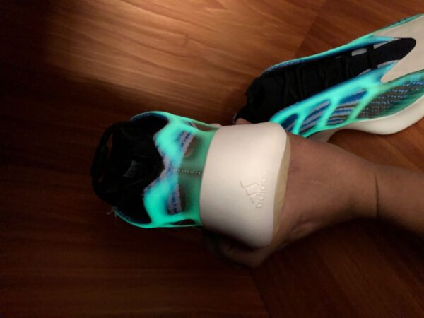Yeezy Boost Arzareth Blue Aurora - Image 5