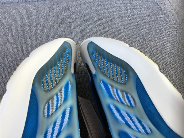 Yeezy Boost Arzareth Blue Aurora - Image 15