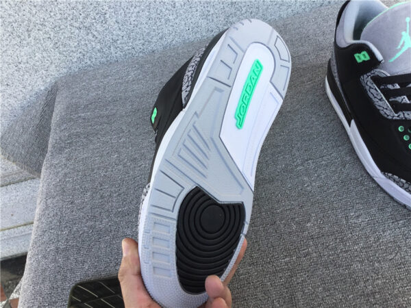 Air Jordan 3 Retro GS 'Green Glow' - Image 3