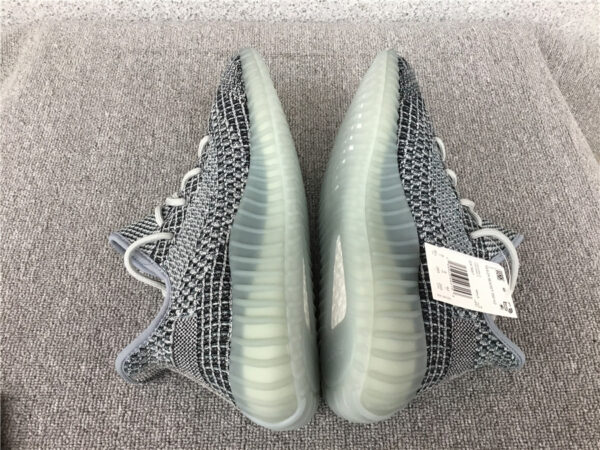 Yeezy Coconut Ash Blue - Image 4