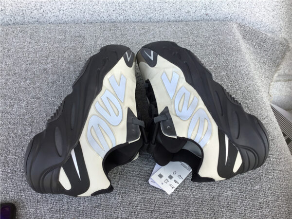 Yeezy Boost Infants 'Bone' - Image 10