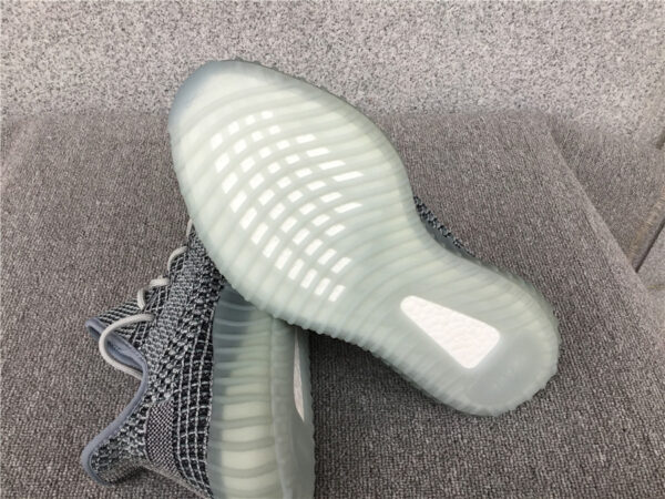 Yeezy Coconut Ash Blue - Image 10