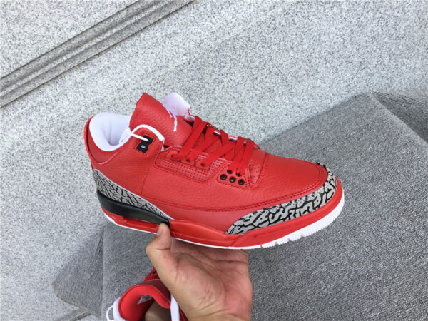 Air Jordan 3“Varsity Red
