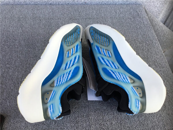 Yeezy Boost Arzareth Blue Aurora - Image 25