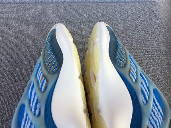 Yeezy Boost Arzareth Blue Aurora - Image 24