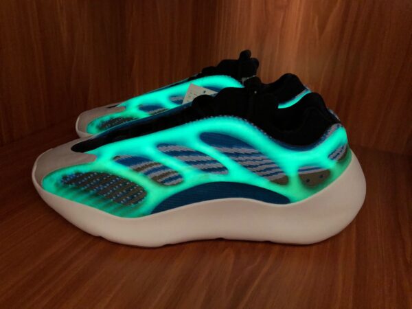 Yeezy Boost Arzareth Blue Aurora - Image 13