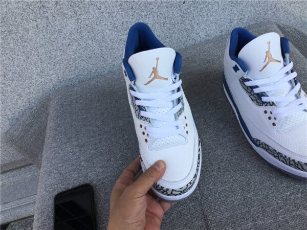 Air Jordan  White and Blue Wizards - Image 14