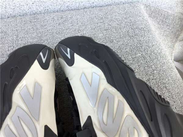 Yeezy Boost Infants 'Bone' - Image 20