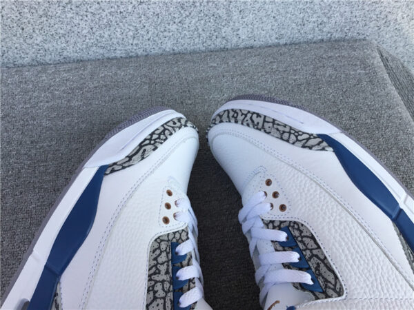 Air Jordan  White and Blue Wizards - Image 25