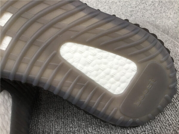 Yeezy Volcanic Ash - Image 4